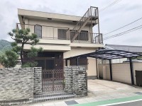向日市、伏見区、南区の不動産なら<br>センチュリー21ユニバーサルホームサービス向日町店へ！ ☆建築条件無し売土地☆お好きなハウスメーカーや工務店で建築可能♪
土地広々約92坪☆
阪急「西山天王山」駅徒歩13分！
小中学校徒歩圏内でお子様の通学も安心です！
