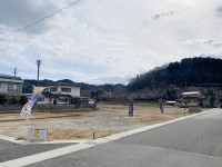 向日市、伏見区、南区の不動産なら<br>センチュリー21ユニバーサルホームサービス向日町店へ！ 全１８区画の分譲地！前面道路６ｍ以上で駐車もラクラク！
自由設計なのでお好きな間取りにて建築可能！
弊社専属の設計士が無料で間取りを作成致します！