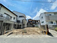 “樫原エリア”で土地約２８坪、間口７ｍの土地！
建築条件無し売土地の為、お好きな工務店やハウスメーカーで建築可能！
北側は通路で空いており採光・通風良好♪