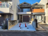 閑静な住宅地の３ＤＫ！リフォーム歴のあるお家！
南北にベランダがあり、通風良好！
小・中学校まで徒歩９分圏内でお子様の通学も安心！
