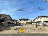 限定３区画分譲！建築条件無し土地につき、お好きな工務店やハウスメーカーで建築可能！
閑静な住宅地の整形地！南向きで陽当たり良好♪