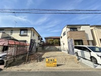 限定３区画分譲！建築条件無し土地につき、お好きな工務店やハウスメーカーで建築可能！
閑静な住宅地の整形地！南向きで陽当たり良好♪