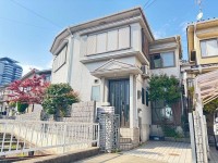 建築条件無し土地の為、お好きな工務店やハウスメーカーで建築可能！
閑静な住宅地で前面道路もゆったり６ｍ！南向きで陽当たり良好！
周辺施設が徒歩圏内♪