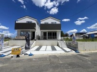 全７区画の分譲地！
ＬＤＫ広々約１９帖！全居室収納あり！ＷＩＣ付きの４ＬＤＫのお家！
スーパー・コンビニ・公園等生活施設が徒歩圏内に充実！
子育て世帯にもおすすめ♪