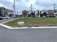 建築条件無し売土地につき、お好きな工務店やハウスメーカーで建築可能！
南東角地の為、陽当たり良好！
前道６メートル！土地面積約３６坪！
