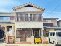 お部屋数充実の６ＤＫ！南向きにつき日当たり良好♪
周辺施設や教育施設まで徒歩１０分圏内！
リフォームのご相談無料で承ります！お気軽にお問い合わせください！