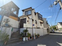 阪急&JRの駅チカ2WAYアクセス!
徒歩圏内に周辺施設充実!買い物便利な立地♪
リフォームの見積もり承ります!