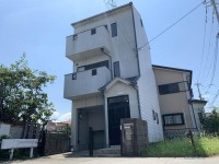 向日市、伏見区、南区の不動産なら<br>センチュリー21ユニバーサルホームサービス向日町店へ！ ２０２５年７月リフォーム済み！
前面に太陽の光を遮るものがない為、日当たり良好！
リフォーム済みにつき即入居可！