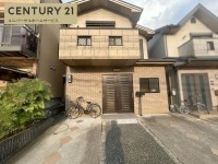 ファミリー世帯におすすめの３ＳＬＤＫ！
駐車２台可能！イオン京都洛南ショッピングセンターまで徒歩１４分！
小・中学校も近く子育て世代にもおすすめ！