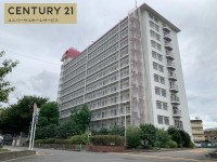向日市、伏見区、南区の不動産なら<br>センチュリー21ユニバーサルホームサービス向日町店へ！ 南西向きにつき、陽当たり・通風・眺望良好！
２０２４年１１月リフォーム済み！全居室６帖以上！
スーパーやコンビニが徒歩圏内で便利性の高い立地！