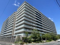 ペット飼育可マンション！９階部分！
ＪＲ「長岡京」駅徒歩８分！通勤通学に便利です！
設備や収納も充実！日当たり・通風良好☆