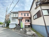 阪急『洛西口駅』まで徒歩１０分と通勤や通学に便利な立地！
リフォーム歴有り！太陽光パネル設置！
収納スペース豊富！徒歩圏内に生活施設が充実！