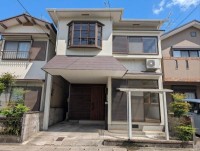 向かいが公園で開けており、解放感あり！
閑静な住宅地のフルリノベーション物件！
ＬＤＫ広々２０帖の４ＬＤＫ！徒歩圏内に周辺施設が充実で生活便利♪