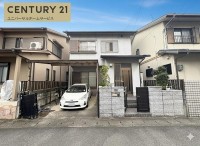 全居室６帖以上の４ＬＤＫ！駐車場はカーポート付！
閑静な住宅地の整形地！買い物施設が徒歩圏内で生活便利♪
小・中学校が徒歩圏内でお子様の通学も安心♪