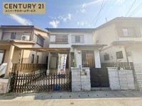 全居室6帖以上の4LDK!駐車場はカーポート付!
閑静な住宅地の整形地!買い物施設が徒歩圏内で生活便利♪
小・中学校が徒歩圏内でお子様の通学も安心♪