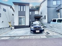 ２０２１年１０月建築の築浅物件！
駐車３台可能な４ＬＤＫ！乾太くんあり！前道ゆったり６ｍ！
閑静な住宅地で、小さなお子様のいるご家庭も安心です♪