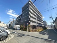 向日市、伏見区、南区の不動産なら<br>センチュリー21ユニバーサルホームサービス向日町店へ！ 令和３年建築の築浅物件！投資収益もご相談可能！
地下鉄「十条」駅から徒歩５分！通勤にも便利な立地です！
周辺徒歩圏内に生活関連施設充実！
