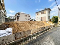 向日市、伏見区、南区の不動産なら<br>センチュリー21ユニバーサルホームサービス向日町店へ！ 全３区画の建築条件無土地の分譲地！
お好きなハウスメーカーやで建築可能！周辺施設も充実！
阪急『東向日駅』とＪＲ『向日町駅』の駅近２ＷＡＹアクセス！