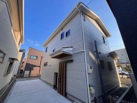 普通車５駐車可能♪
土地ゆったり約５１坪！子育て世代が集まる閑静な住宅地！
徒歩圏内に買物施設や小・中学校もあり、生活に便利な立地です！