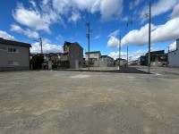 全１７区画の分譲地！
建築条件無し土地！お好きなハウスメーカー・工務店で建築可能！
更地につき解体費不要！お買い物施設が周辺に充実！