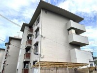 阪急「西山天王山」駅まで徒歩８分！
２０２３年７月室内全面リノベーション済！
南側Ｌ型バルコニーの為、採光通風大変良好！
２ＬＤＫの工夫たっぷり使い勝手の良い間取り♪