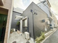 向日市、伏見区、南区の不動産なら<br>センチュリー21ユニバーサルホームサービス向日町店へ！ 平成２９年９月フルリノベーション済み！
買い物施設や教育施設が徒歩圏内に充実！
ゆったりとしたルーフバルコニーでＢＢＱなどお楽しみいただけます♪