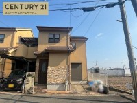 向日市、伏見区、南区の不動産なら<br>センチュリー21ユニバーサルホームサービス向日町店へ！ ２０２６年３月リフォーム完了予定！
羽束師小学校まで徒歩３分！お子様の通学も安心♪
南側に遮る建物が無い為、日当たり良好・通風良好です！