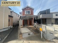 向日市、伏見区、南区の不動産なら<br>センチュリー21ユニバーサルホームサービス向日町店へ！ 令和８年２月リフォーム完成済み☆
ＬＤＫ広々１８．７帖の４ＬＤＫ！
雨の日でも安心のカーポート付！
徒歩圏内に周辺施設も充実しており生活に便利な立地！