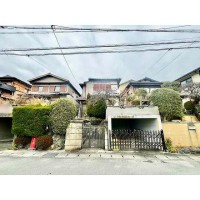 向日市、伏見区、南区の不動産なら<br>センチュリー21ユニバーサルホームサービス向日町店へ！ 建築条件無し！お好きなハウスメーカー・工務店で建築可能♪
南向きのため、陽当たり・通風良好☆
閑静な住宅街！徒歩圏内にスーパーあり！