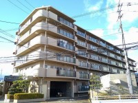 向日市、伏見区、南区の不動産なら<br>センチュリー21ユニバーサルホームサービス向日町店へ！ ２０２６年７月完了予定のリフォーム渡し！
陽当たり・通風・眺望良好！周辺施設が充実しており、生活に便利な立地♪
小・中学校まで徒歩圏内の為、お子様の通学も安心です！