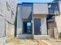 向日市、伏見区、南区の不動産なら<br>センチュリー21ユニバーサルホームサービス向日町店へ！ 阪急『東向日駅』とＪＲ『向日町駅』の駅近２ＷＡＹアクセス！
全３区画分譲地！収納スペースが豊富な間取り☆
周辺施設も充実しています！