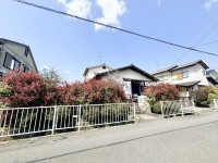 向日市、伏見区、南区の不動産なら<br>センチュリー21ユニバーサルホームサービス向日町店へ！ ☆建築条件無し売土地☆お好きなハウスメーカー・工務店で建築可能！
阪急「西山天王山」駅まで徒歩１０分と便利な立地♪
スーパーやコンビニ等徒歩圏内に周辺施設が充実！