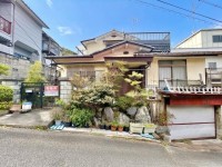 向日市、伏見区、南区の不動産なら<br>センチュリー21ユニバーサルホームサービス向日町店へ！ 建築条件無し土地！お好きなハウスメーカー・工務店で建築可能！
南東向きの為、陽当たり・通風良好！
解体更地渡し！周辺施設も充実！