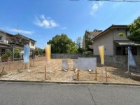 全２区画の分譲地！南向きの為陽当り良好！
建築条件無土地！お好きなハウスメーカー・工務店で建築可能！
阪急「西向日」駅まで徒歩９分！通勤・通学に便利な立地です！