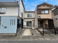 平成28年7月フルリフォーム済!
前道ゆったり6.4m!駐車ラクラク♪
各居室6帖!南側空きにつき採光・通風良好!