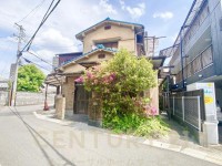向日市、伏見区、南区の不動産なら<br>センチュリー21ユニバーサルホームサービス向日町店へ！ 【角地×約３１坪】建築条件無し土地！解体更地渡し予定！
お好きなハウスメーカー・工務店で建築可能！
ＪＲと阪急の２ＷＡＹアクセス可能！