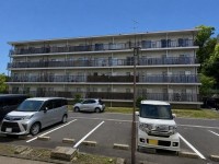向日市、伏見区、南区の不動産なら<br>センチュリー21ユニバーサルホームサービス向日町店へ！ ２０２１年６月リフォーム済みの角部屋！
南向きバルコニーにつき日当たり・通風大変良好です♪
駅周辺に商業施設充実！生活に便利な立地！