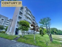 向日市、伏見区、南区の不動産なら<br>センチュリー21ユニバーサルホームサービス向日町店へ！ 即引き渡し可能！！！
前面棟無し、南北の両面バルコニーにつき、陽当たり・眺望・風通し良好！
若山台バス停まで徒歩６分で駅までも楽々通勤可能！
