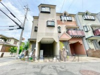 令和8年7月リフォーム完成予定☆
角地+前道6m越で陽当たり・通風良好!開放感もあり◎
近隣に生活関連施設が充実した立地です♪