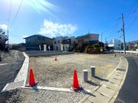 向日市、伏見区、南区の不動産なら<br>センチュリー21ユニバーサルホームサービス向日町店へ！ 全５区画の分譲地！車通りの少ない閑静な住宅地！
建築条件無土地！お好きなハウスメーカー・工務店で建築可能♪
阪急とＪＲの２ＷＡＹアクセスで生活に便利！