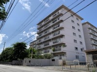 向日市、伏見区、南区の不動産なら<br>センチュリー21ユニバーサルホームサービス向日町店へ！ 京都市南区久世の便利な住環境に佇む３ＤＫ！
１階につき階段・エレベーター待ち時間ゼロ！
重い荷物・ベビーカーを運ぶ際の負担が大幅に軽減♪