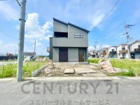 向日市、伏見区、南区の不動産なら<br>センチュリー21ユニバーサルホームサービス向日町店へ！ 全４区画！全区画３０坪以上！
駐車２台可能♪前道もゆったりしているので駐車もラクラク！
分譲地内につき交通量少なめ！子育て世帯にもオススメです！