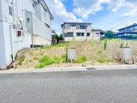 向日市、伏見区、南区の不動産なら<br>センチュリー21ユニバーサルホームサービス向日町店へ！ 全２区画の分譲地！自由設計につきお好きな間取りで建築可能！
阪急「西向日」駅まで徒歩９分！
小・中学校まで徒歩圏内！お子様の通学も安心です！