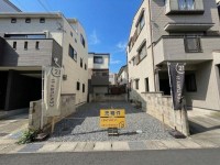 向日市、伏見区、南区の不動産なら<br>センチュリー21ユニバーサルホームサービス向日町店へ！ 建築条件無し土地につき、お好きな工務店やハウスメーカーで建築可能！
ＪＲ「長岡京」駅まで徒歩１４分！
前道ゆったり約６ｍで駐車しやすい！