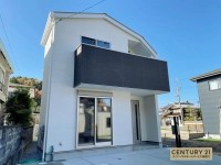 向日市、伏見区、南区の不動産なら<br>センチュリー21ユニバーサルホームサービス向日町店へ！ 全８区画の分譲地！前面道路６ｍ以上！
全居室６帖以上の３ＬＤＫで駐車も２台可能！
リビングにカウンターがあり、ワークスペースやスタディスペースにも♪