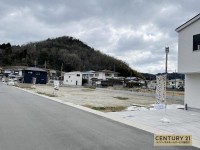 向日市、伏見区、南区の不動産なら<br>センチュリー21ユニバーサルホームサービス向日町店へ！ 全１８区画の分譲地！前面道路６ｍ以上で駐車もラクラク！
自由設計なのでお好きな間取りにて建築可能！
弊社専属の設計士が無料で間取りを作成致します！