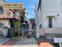 向日市、伏見区、南区の不動産なら<br>センチュリー21ユニバーサルホームサービス向日町店へ！ ＪＲと阪急の２ＷＡＹアクセスで通勤や通学に便利！
徒歩圏内に買い物施設多く生活便利♪
専用橋を渡るプライベート感あふれる立地♪