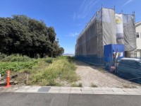 向日市、伏見区、南区の不動産なら<br>センチュリー21ユニバーサルホームサービス向日町店へ！ 建築条件無し土地！お好きなハウスメーカー・工務店で建築可能☆
阪急西山天王山駅まで徒歩１４分！通勤・通学に便利！
前道ゆったり６ｍ！閑静な住宅地につき交通量少なめ♪