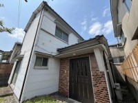 向日市、伏見区、南区の不動産なら<br>センチュリー21ユニバーサルホームサービス向日町店へ！ 阪急「水無瀬」駅まで徒歩３分！南向きバルコニーで陽当たり良好！
徒歩圏内に周辺施設も充実しており生活に便利な立地！
全居室６帖以上！４ＤＫでゆとりのある間取り！