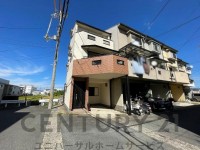 向日市、伏見区、南区の不動産なら<br>センチュリー21ユニバーサルホームサービス向日町店へ！ 南西角地の陽当たり・通風・開放感有り◎
２０２６年９月リフォーム済み！
駐車スペース１台分付き！ＪＲ『向日町駅』まで車で７分！